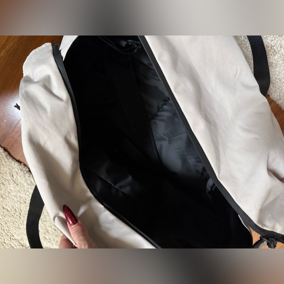 The RealReal duffle bag - Picture 3 of 4